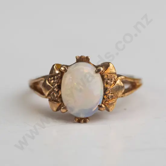 9ct opal ring 2.6gms