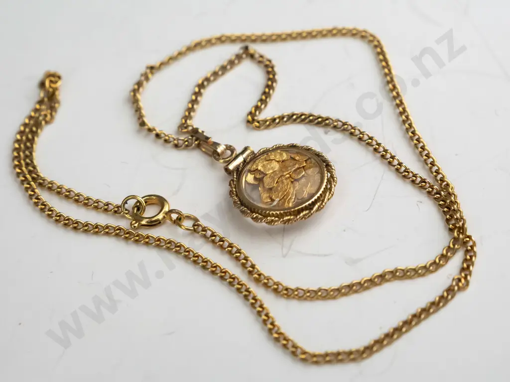 gold filled pendant & chain with alluival flakes Image 1++