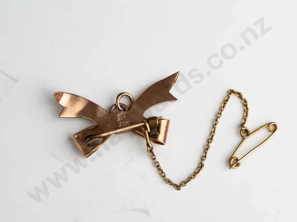 9ct bow brooch 2.9gms Image 1++