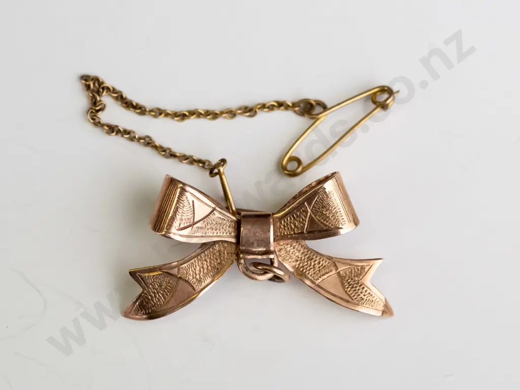 9ct bow brooch 2.9gms Image 1++