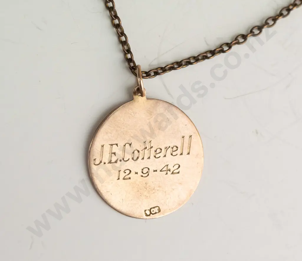 9ct medalion 2.6 gms gold plate chain Image 1++