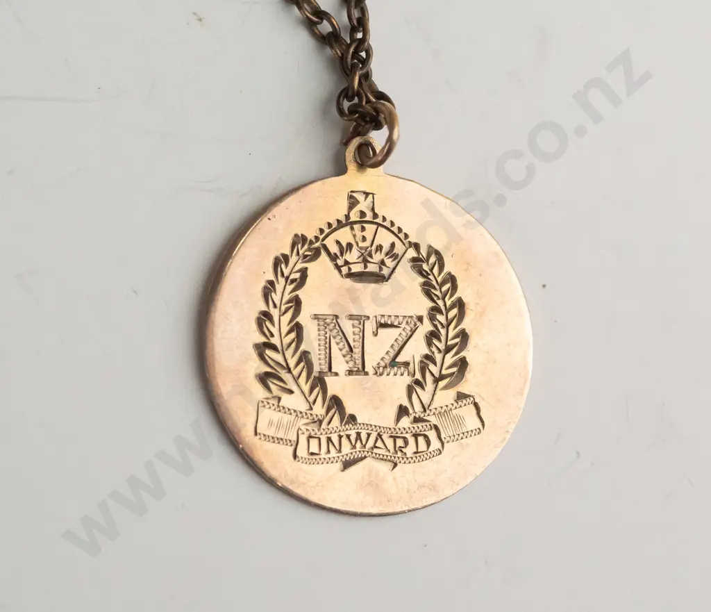 9ct medalion 2.6 gms gold plate chain Image 1++