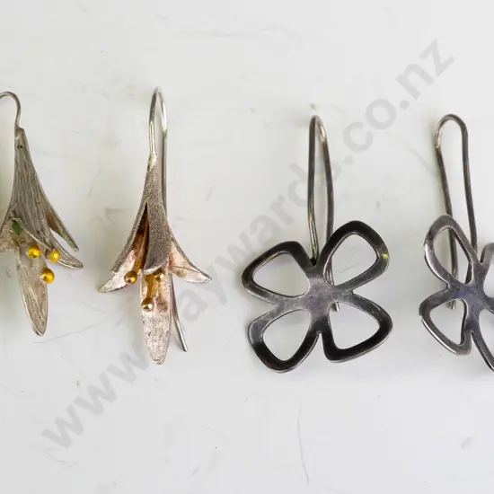 2 pairs of silver earrings
