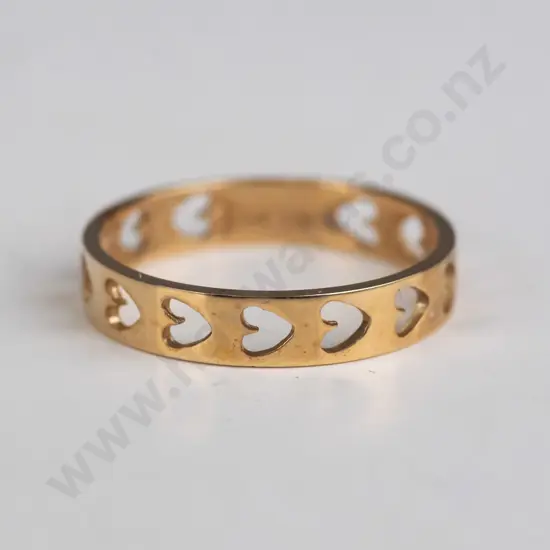 10kt gold band ring with pierced hearts 1.4gm