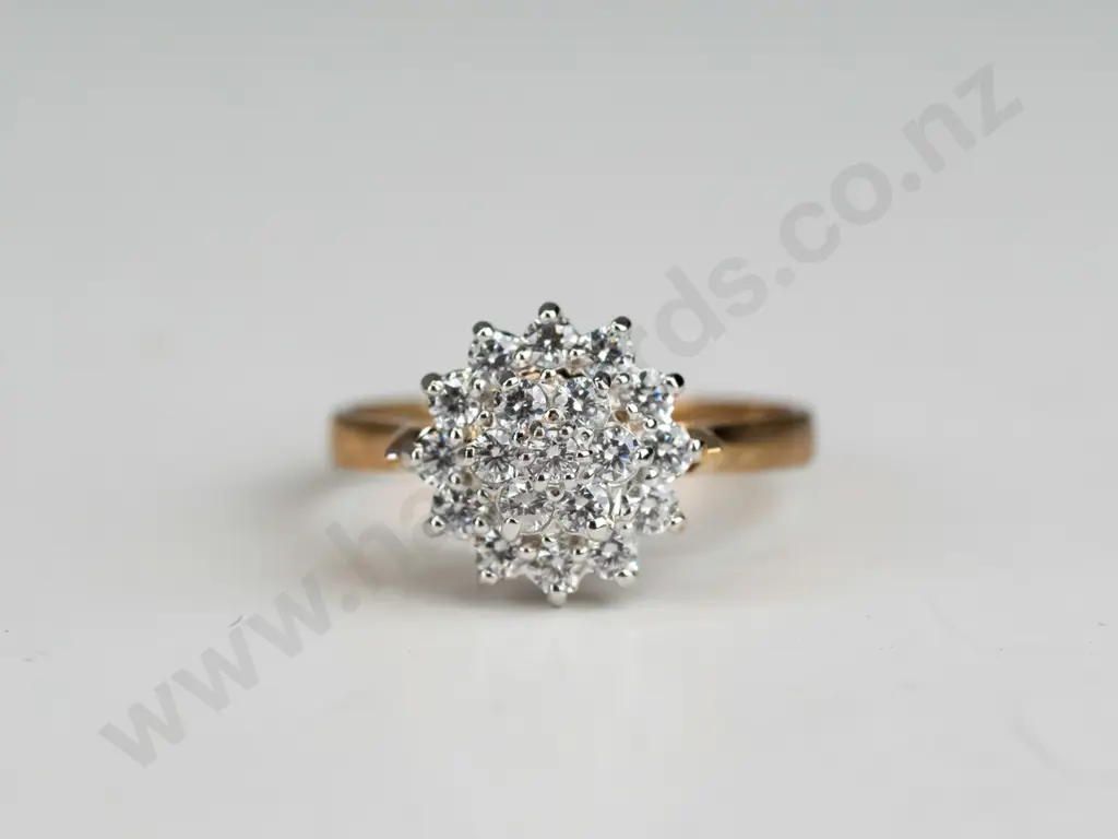 9ct cubic zironia 3 tier cluster ring 3.0gms Image 1++