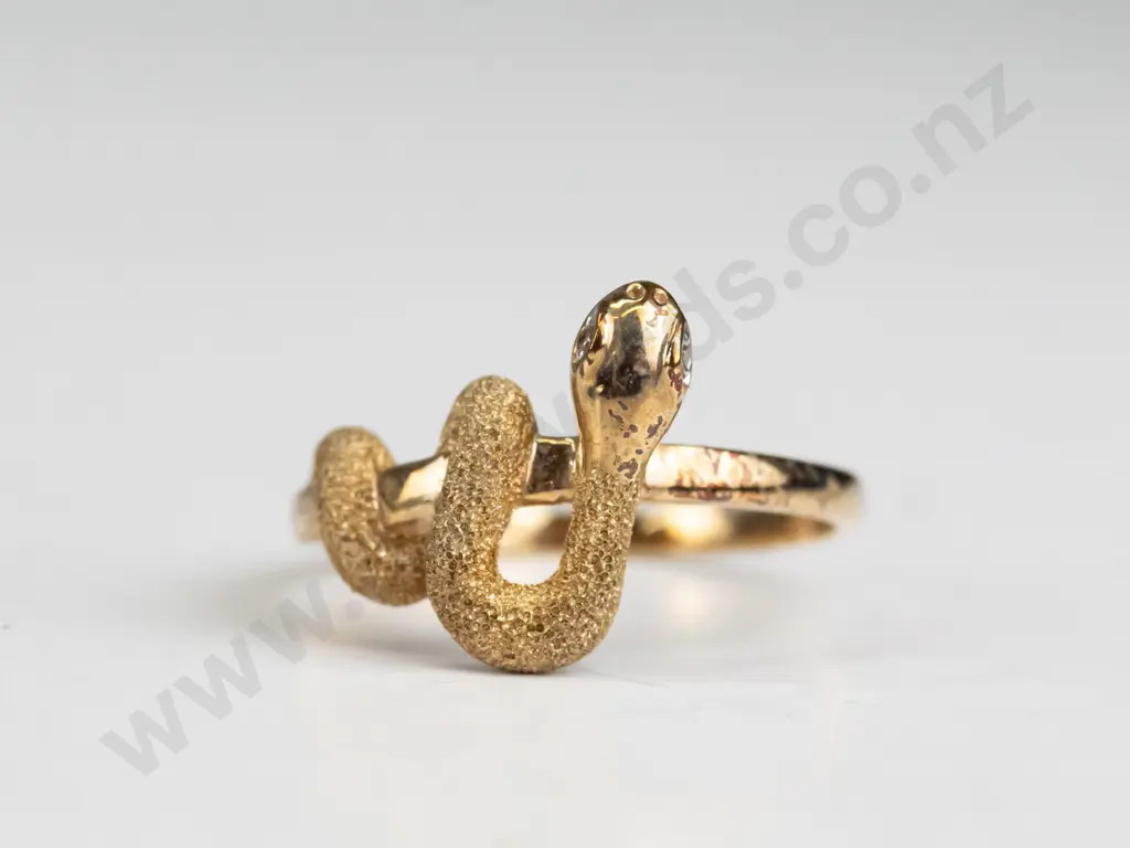 9ct snake ring 2.2gms Image 1++