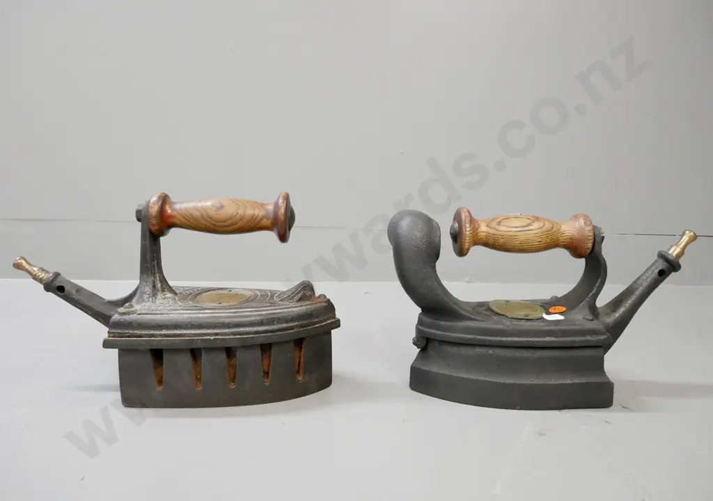 2x vintage cast iron coal irons w/ turned wooden handles. Beetall Manufacturing Co. Larger H-160 W-270 Image 1++