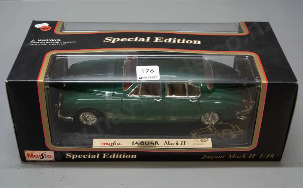 Maisto 1:18 scale die-cast model Jaguar in original box - 1959 Mark II Image 1++