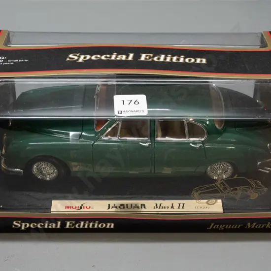 Maisto 1:18 scale die-cast model Jaguar in original box - 1959 Mark II