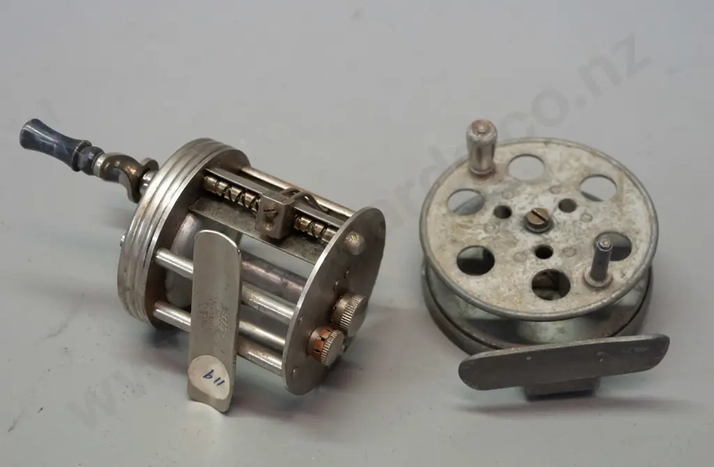 2 vintage fishing reels - Swedish Record No. 1550 Model C with bakelite handles, English "The Invicta" with missing knob Image 1++