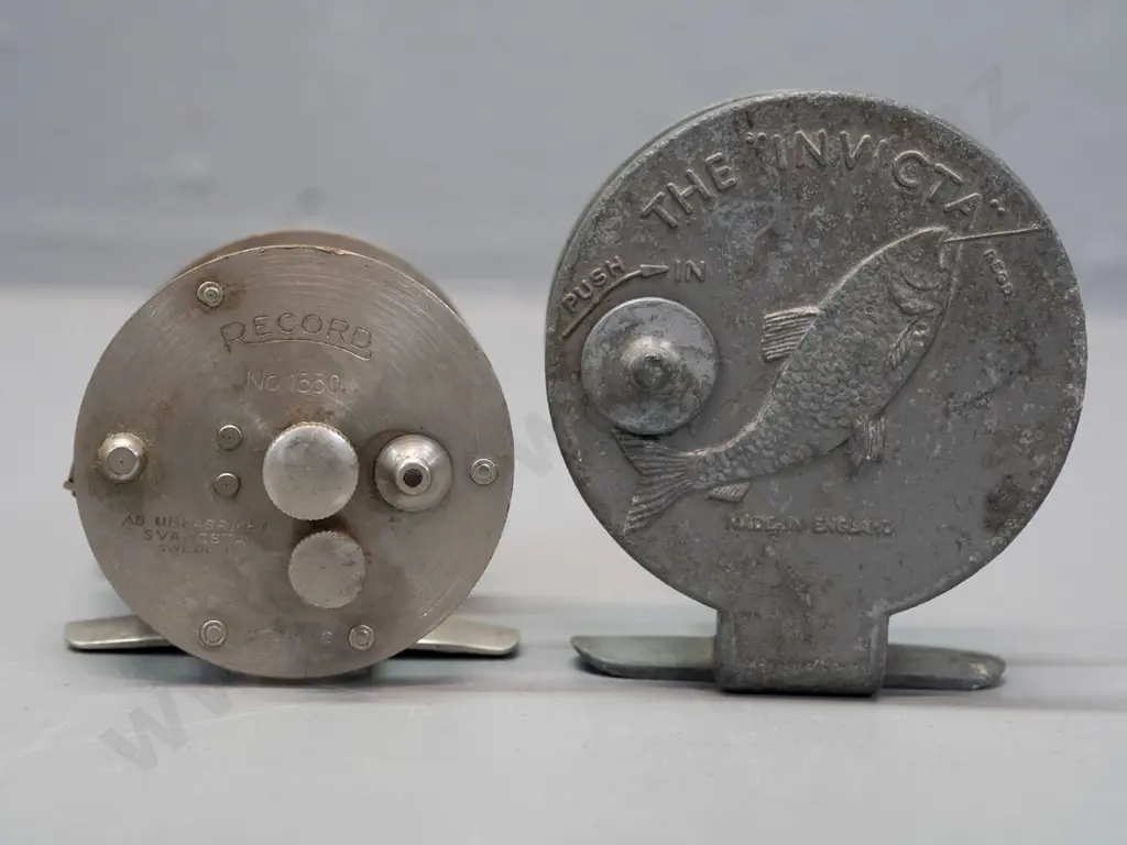 2 vintage fishing reels - Swedish Record No. 1550 Model C with bakelite handles, English "The Invicta" with missing knob Image 1++