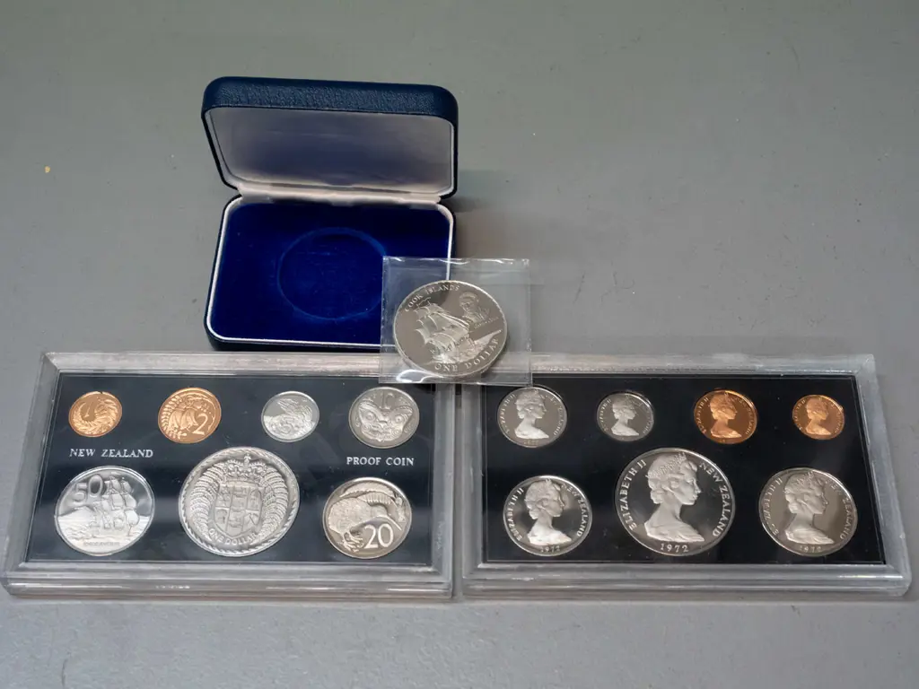 two plastic cased New Zealand 1972 proof coin sets and a NZ Royal Visit 1970 Cook Islands dollar Image 1++