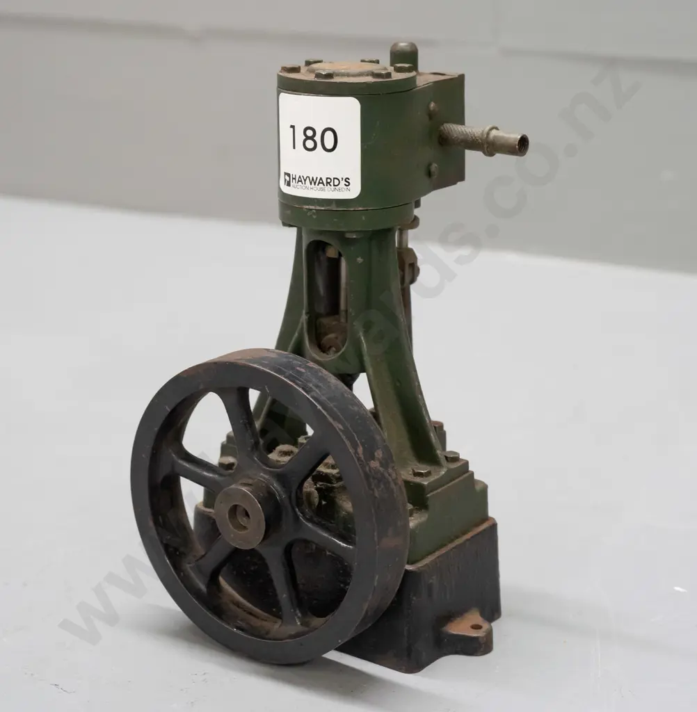 (Stuart?) vertical stationary model steam engine - some corrosion and paint wear. H-150 W-95 D-85 Image 1++