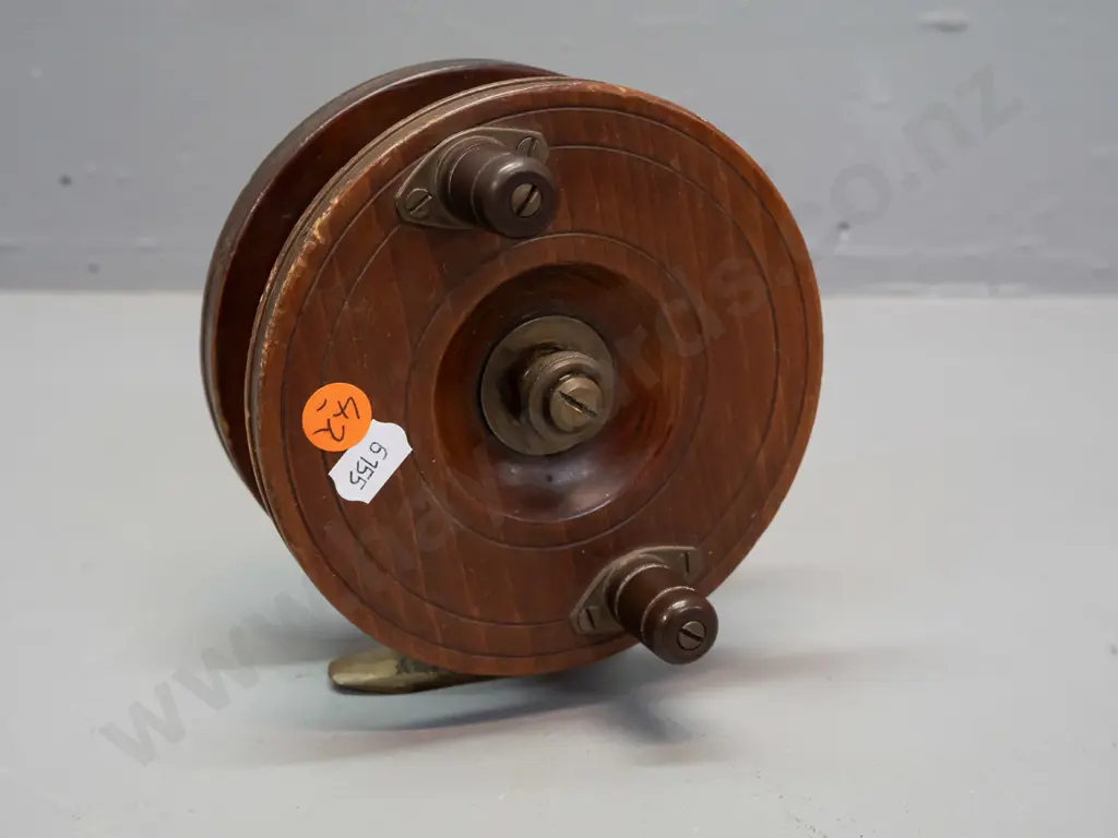 large wood and brass fishing reel wit bakelite knobs - no maker's marks, has some screw holes D-140 Image 1++