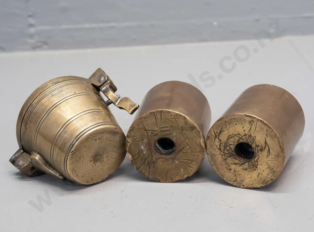 brass scale weights - nesting "bucket" set of 7 brass weights and 2 marked 1000 (one kilogram) H-75 Image 1++