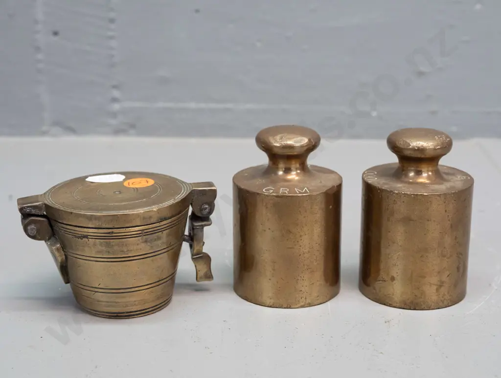 brass scale weights - nesting "bucket" set of 7 brass weights and 2 marked 1000 (one kilogram) H-75 Image 1++
