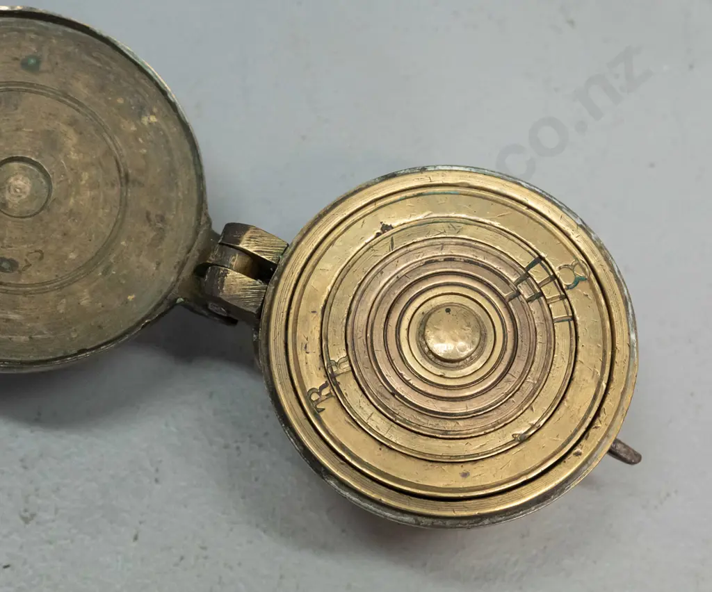 brass scale weights - nesting "bucket" set of 7 brass weights and 2 marked 1000 (one kilogram) H-75 Image 1++