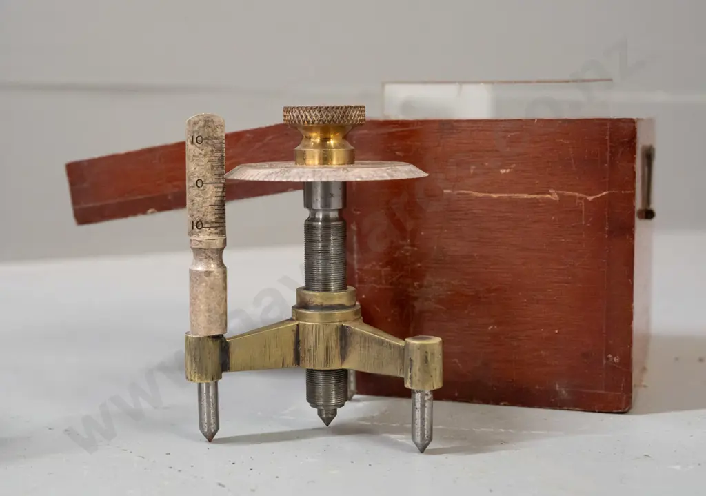 mahogany cased Baird & Tatlock spherometer and a RetroBrass Collectables reproduction sundial compass with leather case. Image 1++