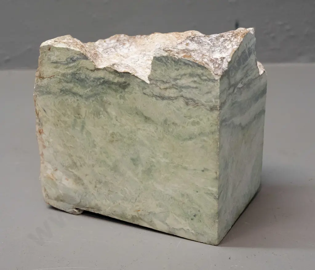 block of greenstone with 3 polished sides H-130 W-120 D-90 Image 1++