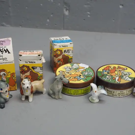 4 retro Wade Disney Lady & The Tramp figures, 2 in round plastic containers, 2 in boxes, plus a small bird and empty