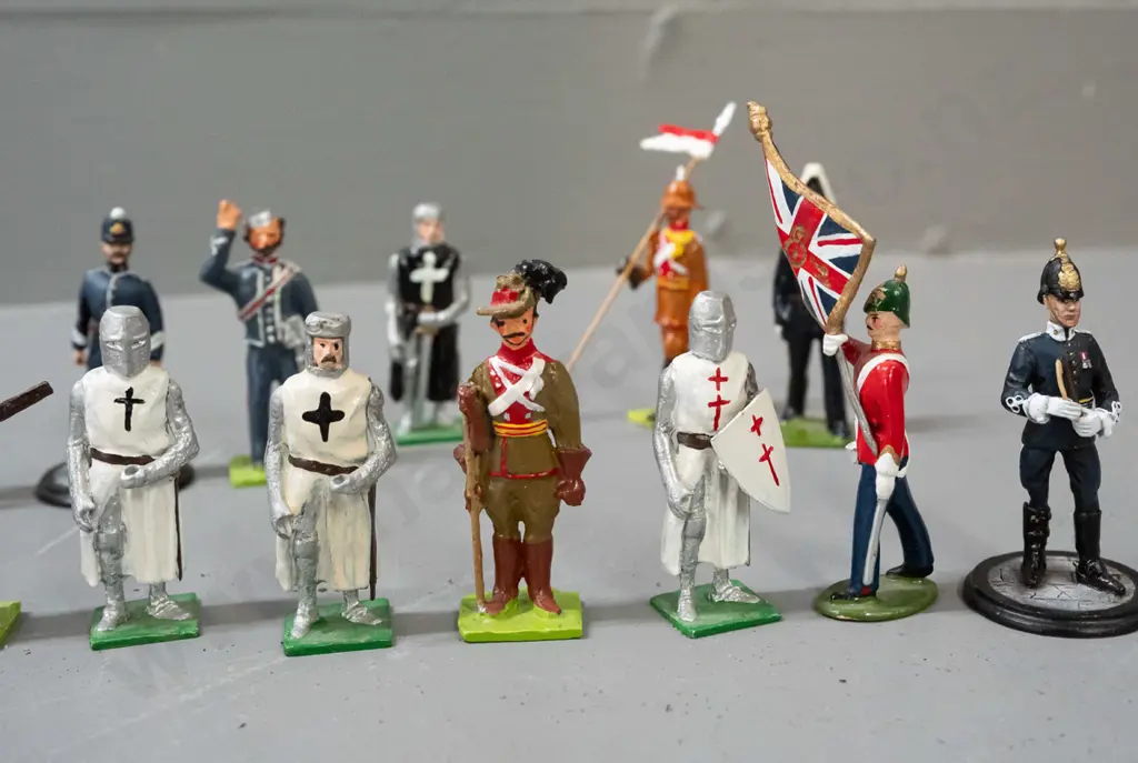 20 small painted cast metal soldier figures, various eras - some with minor paint chipping - average H-65 Image 1++