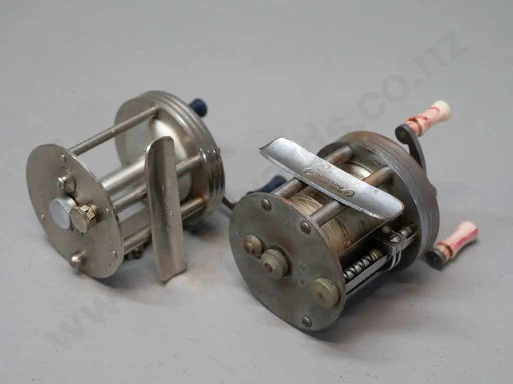 2 vintage fishing reels - Shakespeare No 1959 Model HG, made in Kalamazoo USA and a Swedish Record No 1550 Model C, both Image 1++