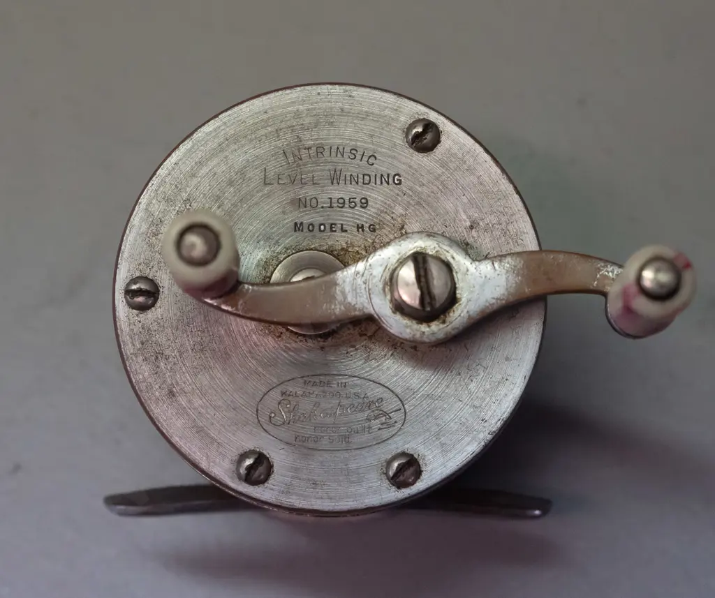 2 vintage fishing reels - Shakespeare No 1959 Model HG, made in Kalamazoo USA and a Swedish Record No 1550 Model C, both Image 1++