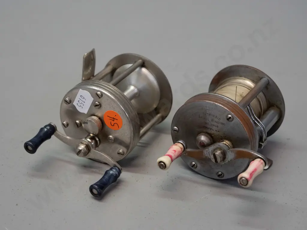 2 vintage fishing reels - Shakespeare No 1959 Model HG, made in Kalamazoo USA and a Swedish Record No 1550 Model C, both Image 1++