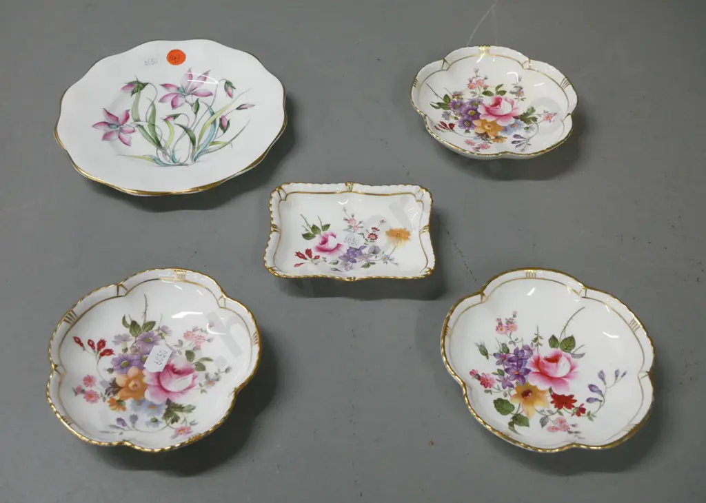 4x Crown Derby posy-patterned pin dishes. 1x Foley crocus-patterned plate Image 1++