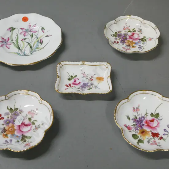 4x Crown Derby posy-patterned pin dishes. 1x Foley crocus-patterned plate