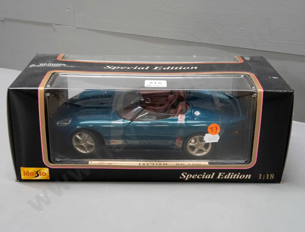Maisto 1:18 scale die-cast model Jaguar in original box- XK-180 Image 1++