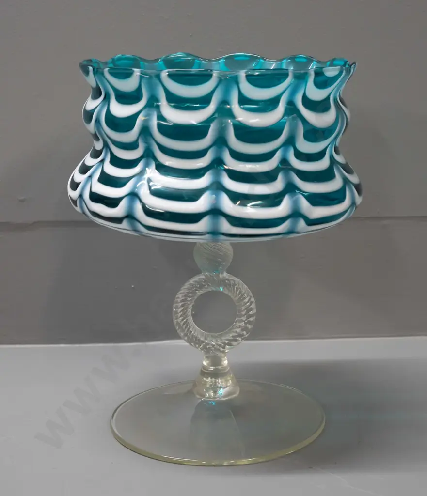 large comport with clear twisted hoop stem, blue and white glass ribbed and fluted bowl H-240 D-170 Image 1++