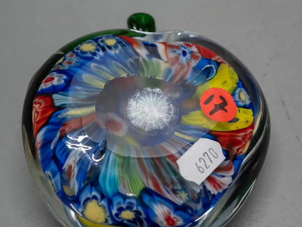 Murano glass apple shaped paperweight L100 - "Murano Italy" sticker on underside Image 1++