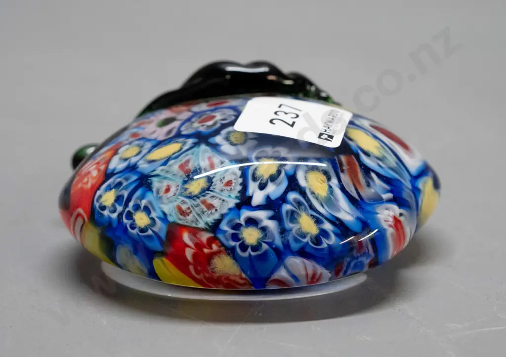 Murano glass apple shaped paperweight L100 - "Murano Italy" sticker on underside Image 1++