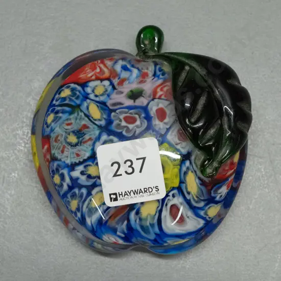 Murano glass apple shaped paperweight L100 - "Murano Italy" sticker on underside