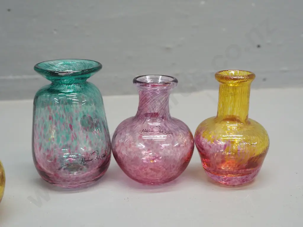 6 assorted small Hoglund art glass items - 5 vases and a bowl/vase - tallest is H-80 Image 1++
