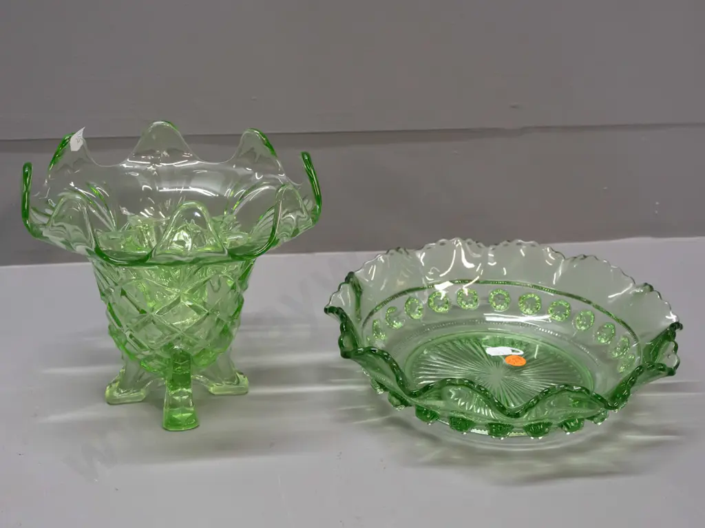 2 vintage green moulded glass items - fluted rim bowl and footed vase with frog / flower holder H-160 D-180 Image 1++