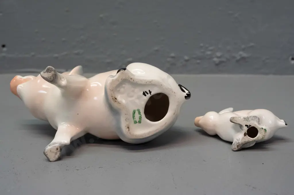 Beswick sow and piglet figurines - hairline crack around piglet's hindquarters. Larger is H-95 L-125 Image 1++