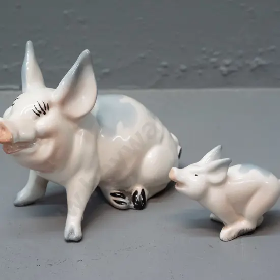 Beswick sow and piglet figurines - hairline crack around piglet's hindquarters. Larger is H-95 L-125