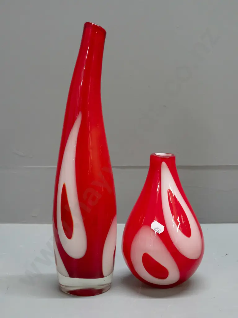 2 art glass vases - red with white ovals and interior, taller one is H-350 Image 1++