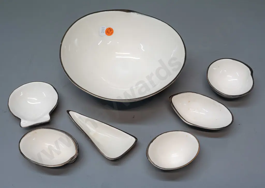 Royce McGlashen shell shaped studio pottery items - large bowl and 6 small various-shaped bowls - large bowl has small Image 1++