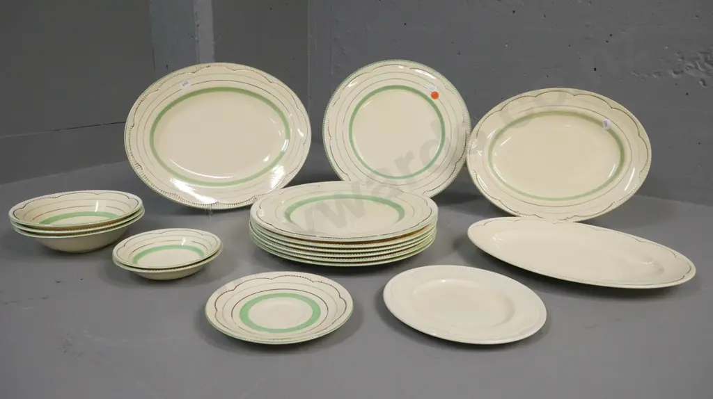 vintage Clarice Cliff part dinner set: 7 dinner plates, 3 small ashets, 3 large bowls, 2 small bowls, 2 saucers. Image 1++