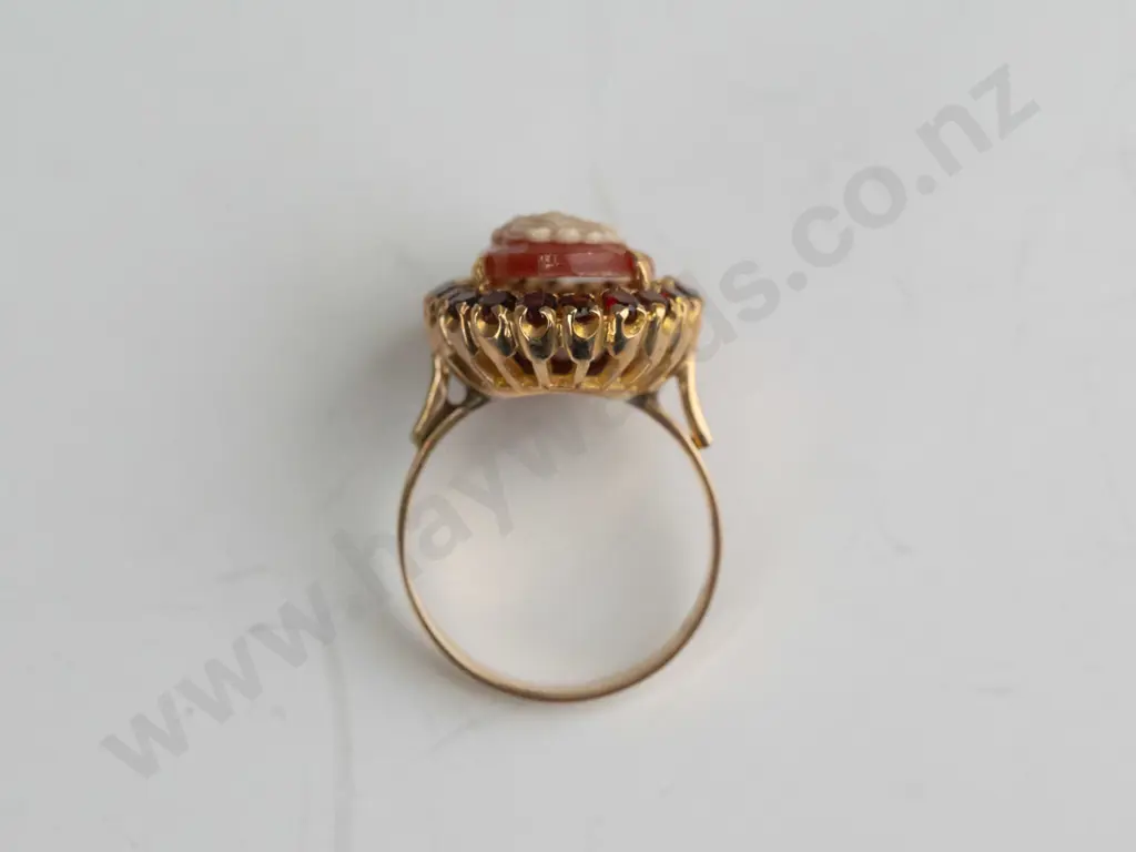 9ct cameo & garnet ring 4.5gms Image 1++
