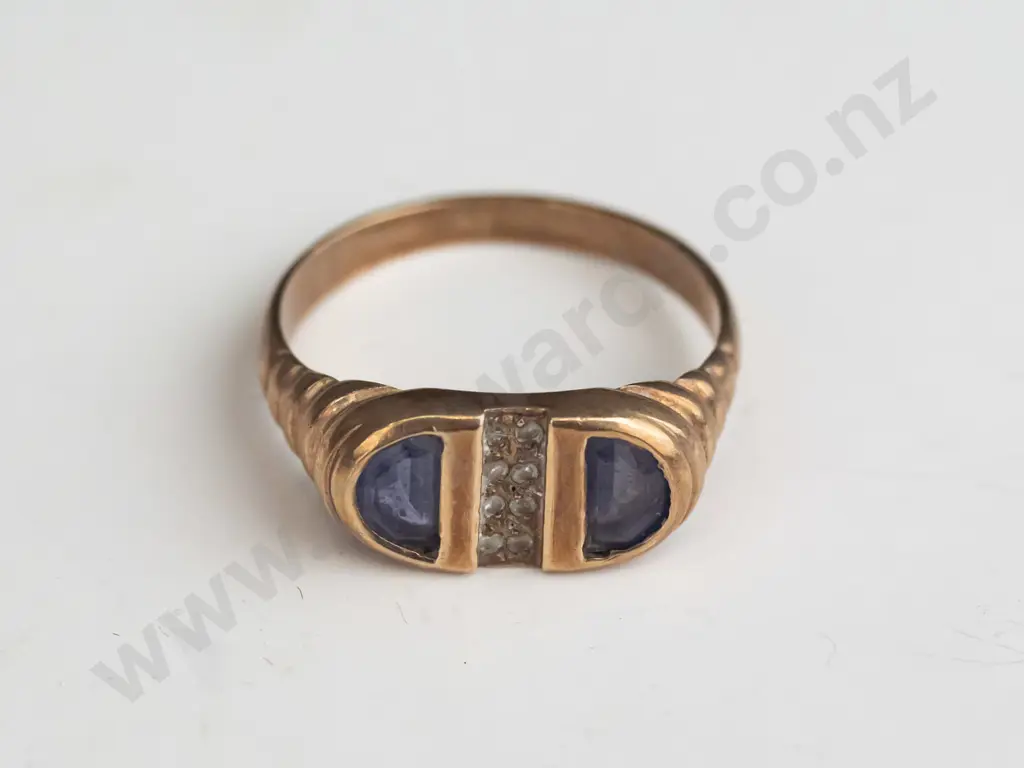 9ct ring set with white stone & purplish coloured stones 3.3gms Image 1++