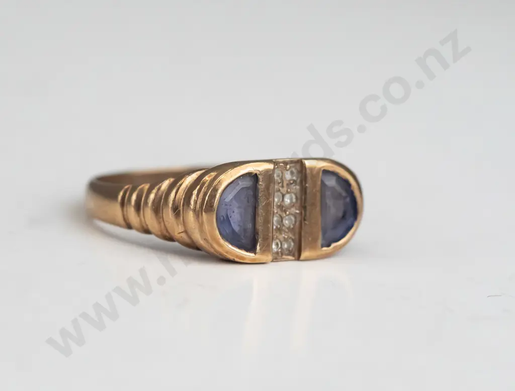 9ct ring set with white stone & purplish coloured stones 3.3gms Image 1++