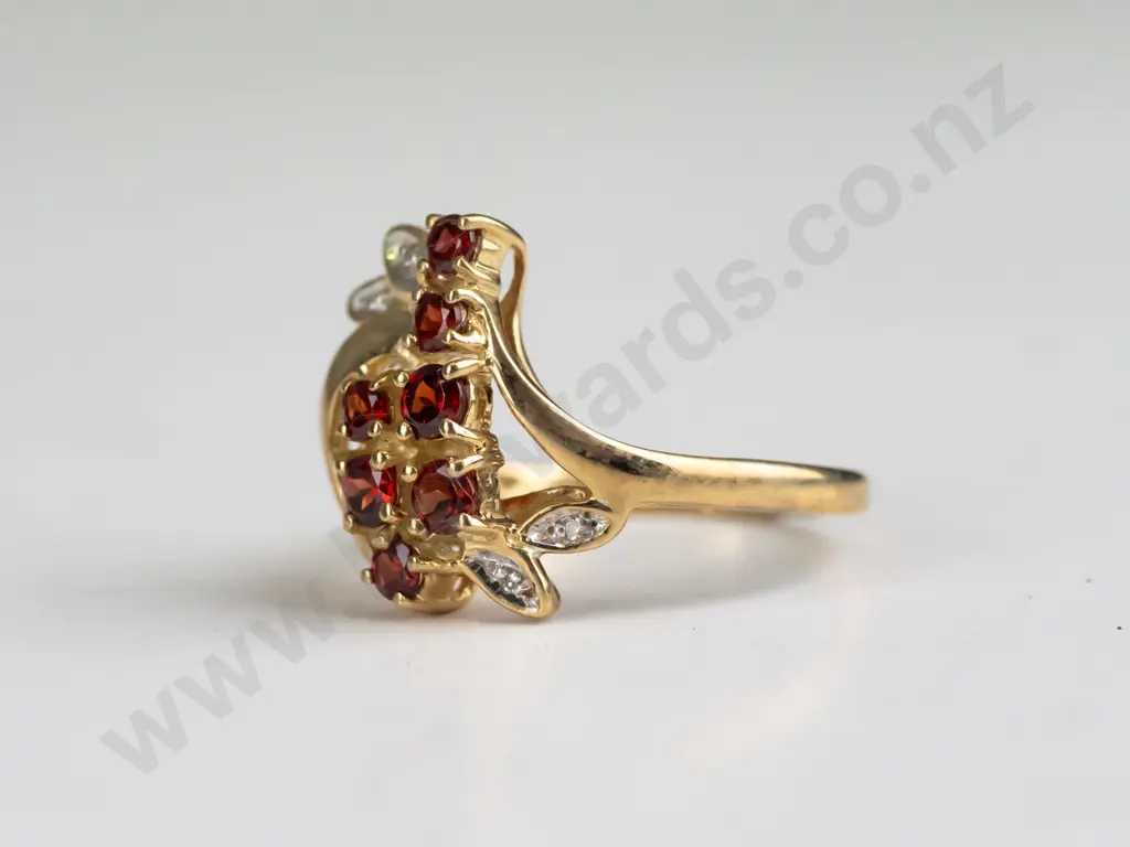 9ct gold garnet & diamond cocktail ring 3.3gms Image 1++