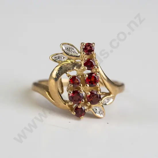 9ct gold garnet & diamond cocktail ring 3.3gms