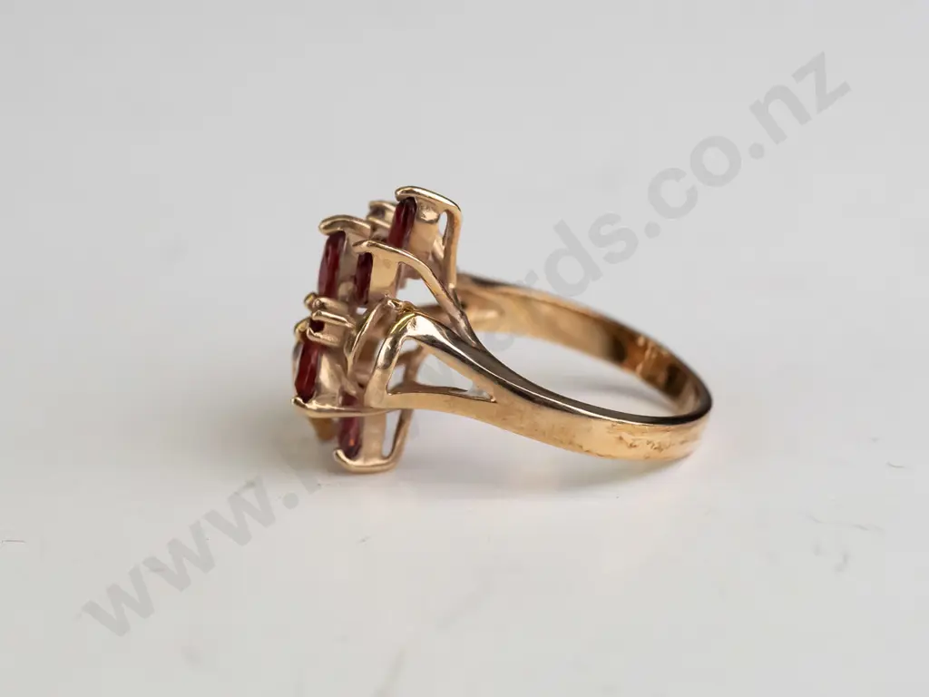 9ct gold marquis cluster garnet ring 4.6gms Image 1++