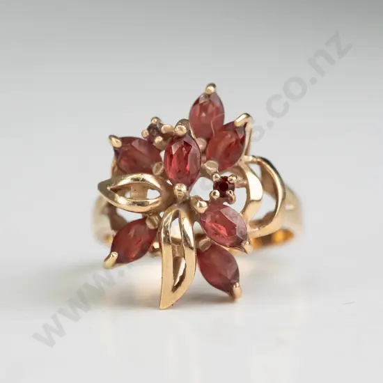 9ct gold marquis cluster garnet ring 4.6gms