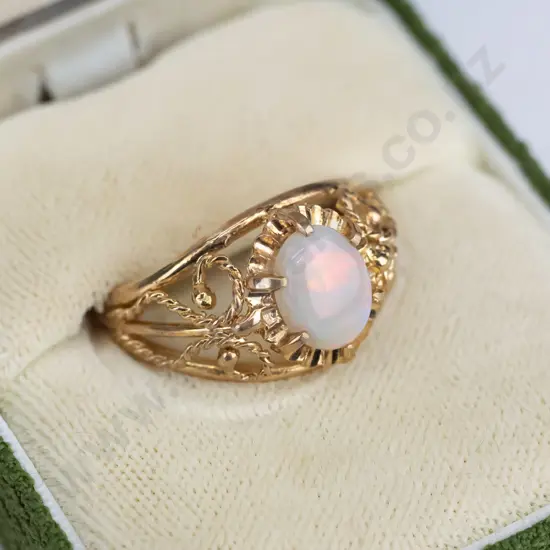 gold? opal ring 3.8gms